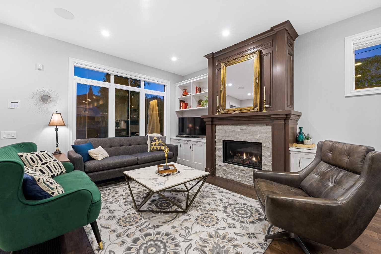 Calgary, AB T2N 1R2,922 5 ST NW