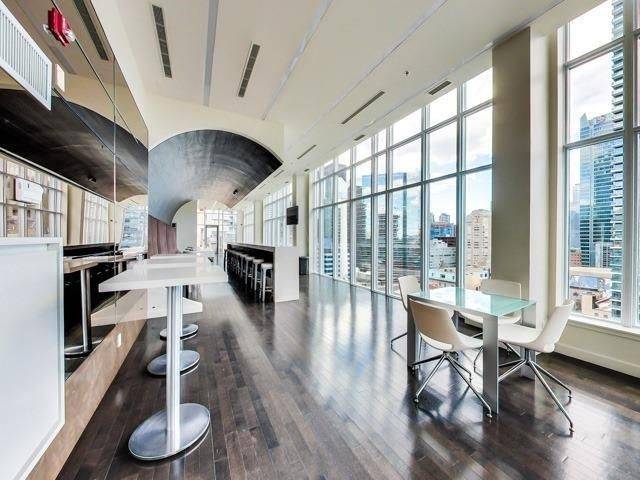 Toronto C01, ON M5V 3H9,21 Nelson ST #405
