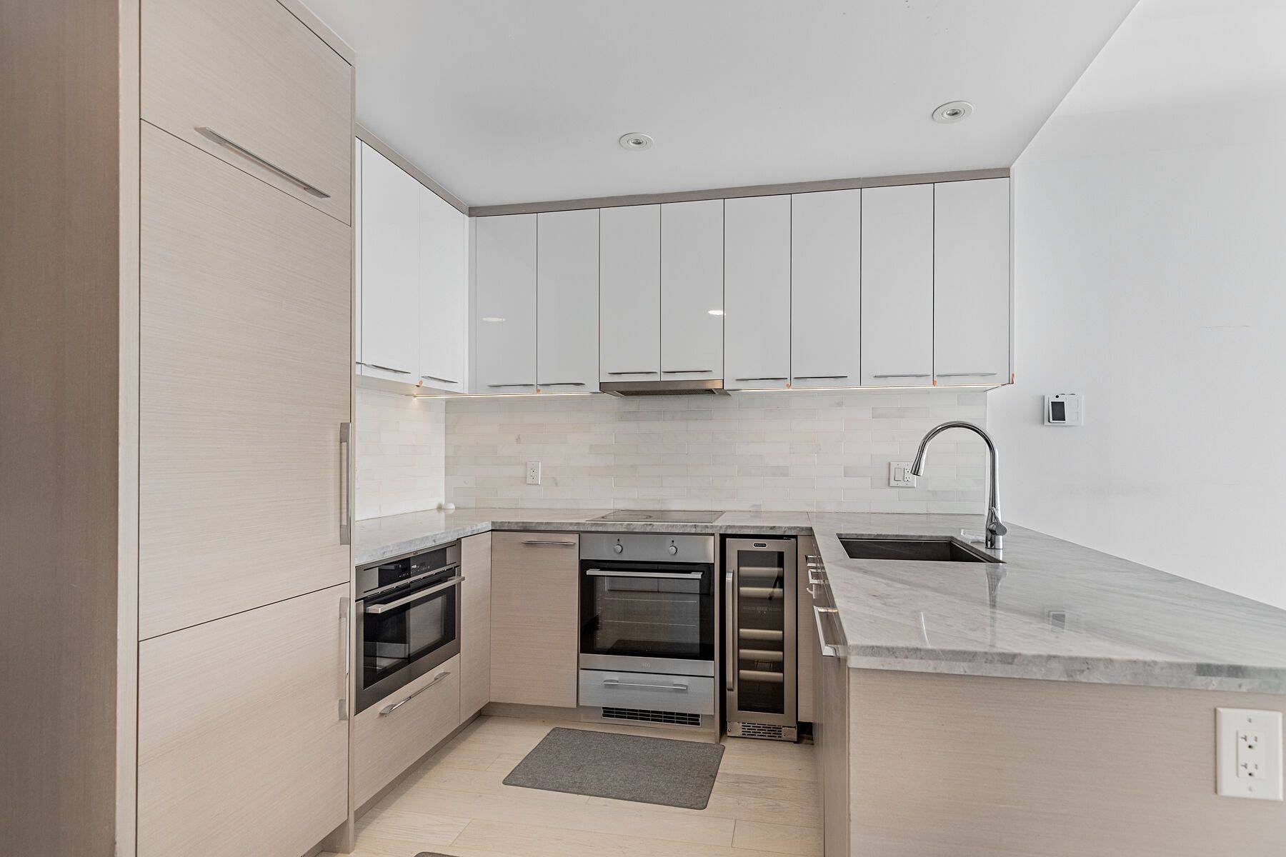 Toronto C01, ON M5G 1X3,488 University AVE #5115