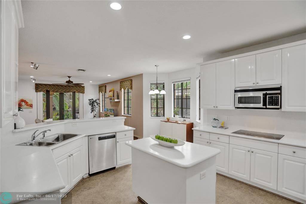 Weston, FL 33332,2678 Center Court Dr #2678