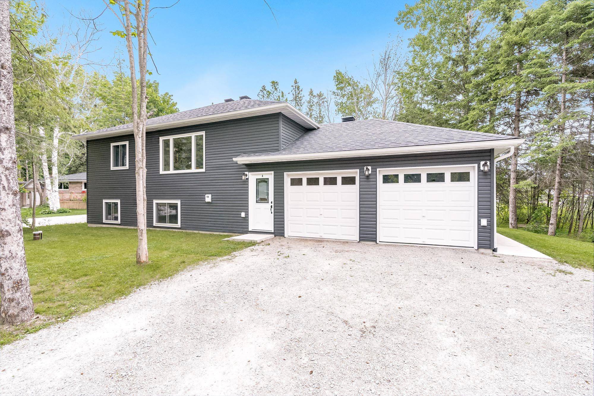 Severn, ON L3V 6H3,2082 Centre AVE