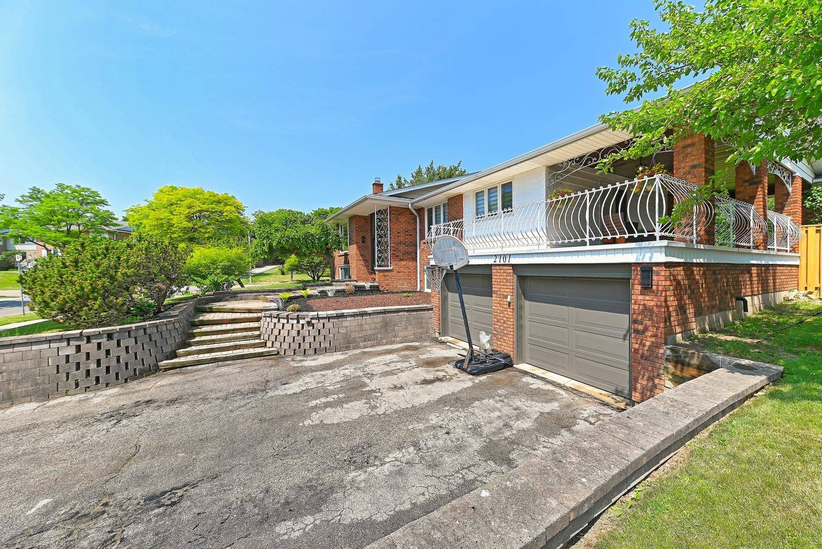 Burlington, ON L7P 1S5,2101 Parkway DR
