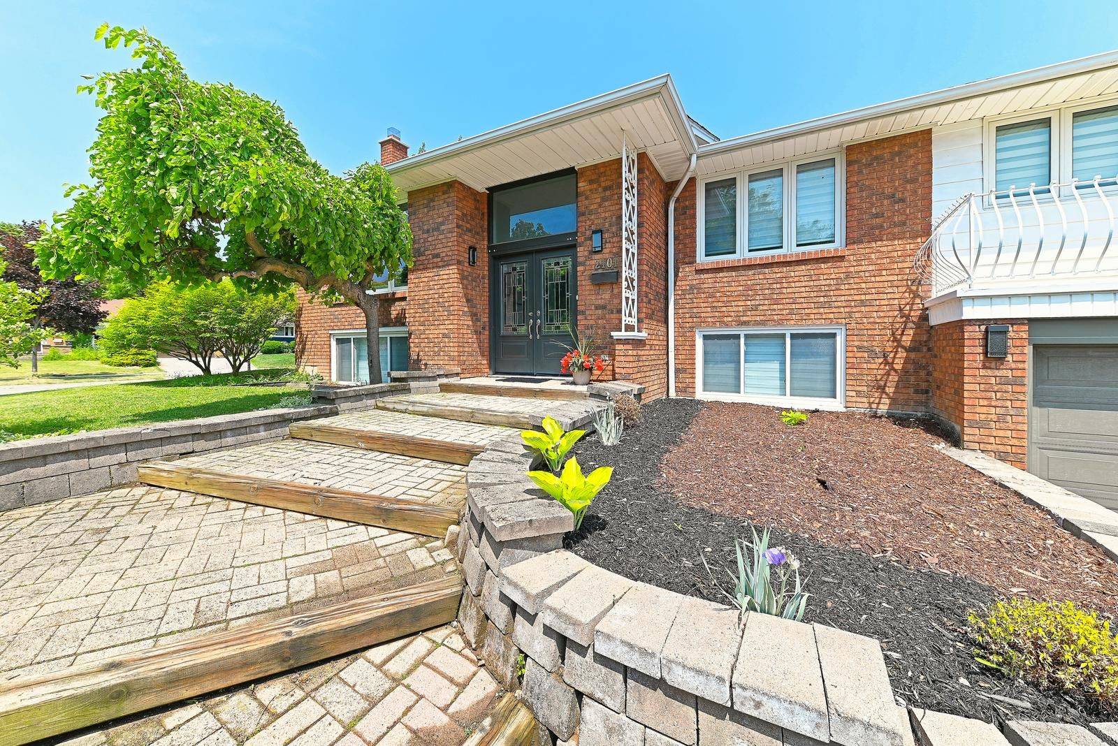 Burlington, ON L7P 1S5,2101 Parkway DR