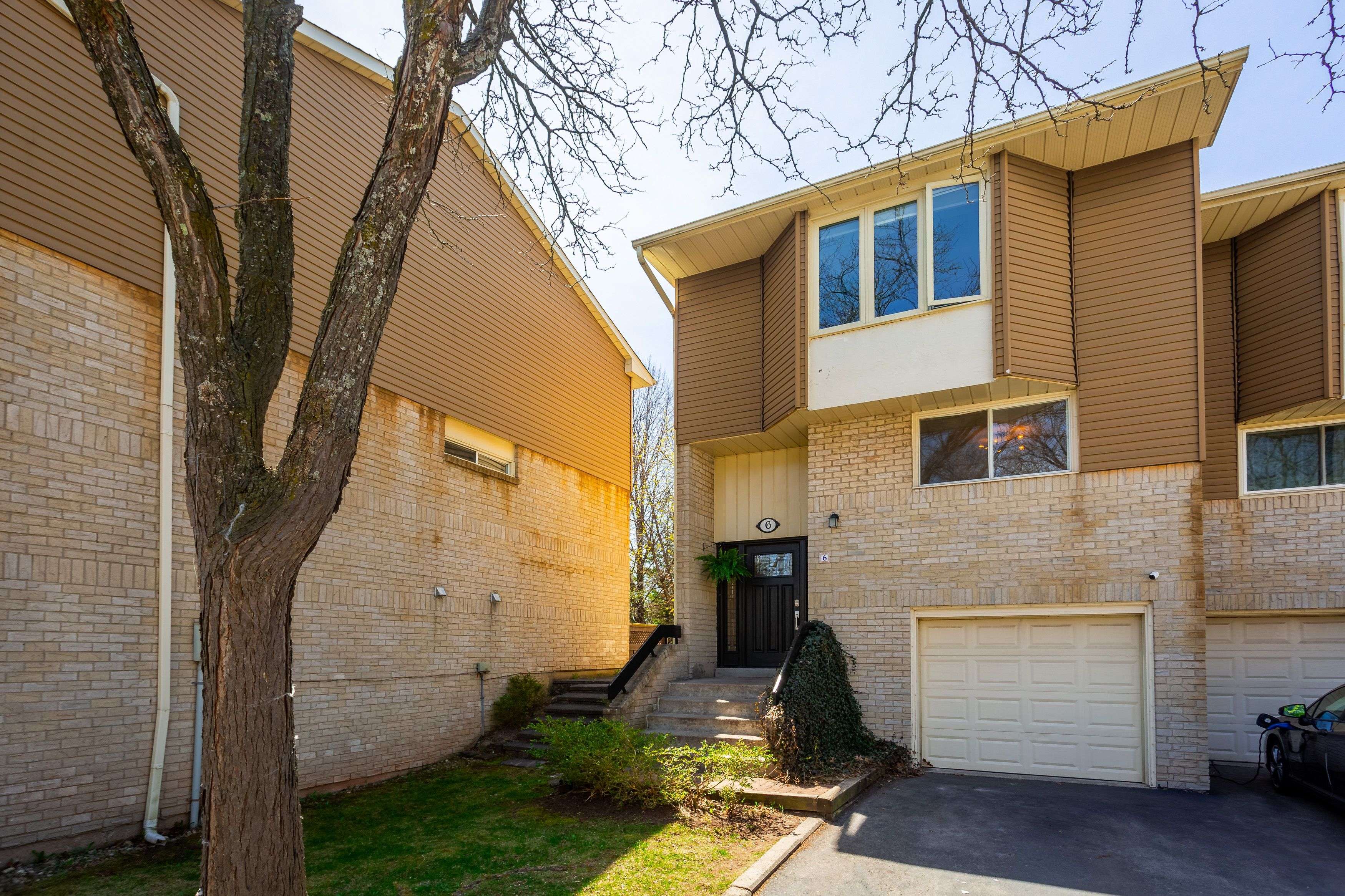 Oakville, ON L6H 3A3,1135 McCraney ST E #6