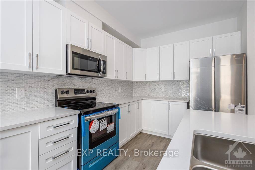 Barrhaven, ON K2C 3H2,1006 BALLYHALE HTS