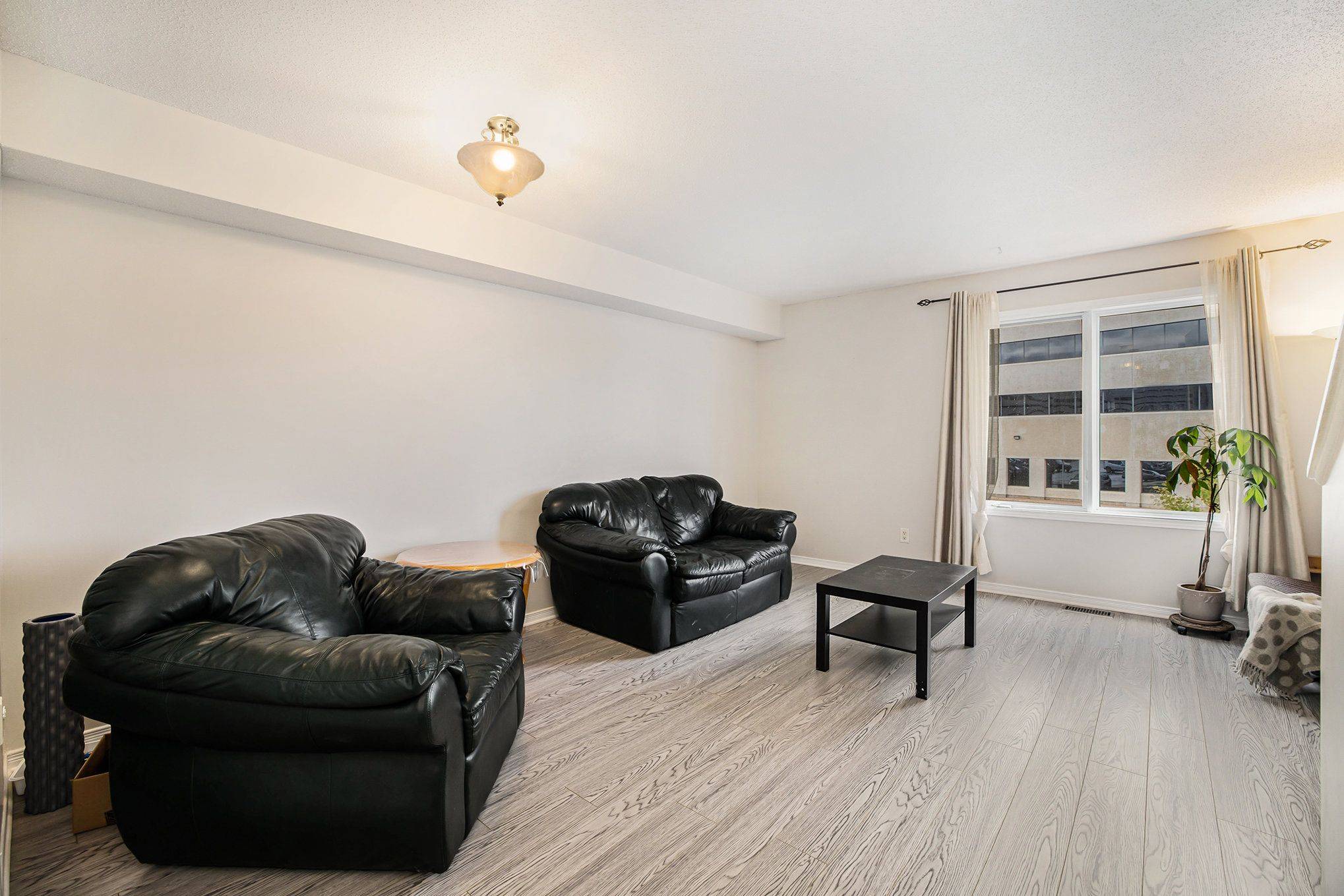 Carlington - Central Park, ON K2C 4B8,63 MANHATTAN CRES