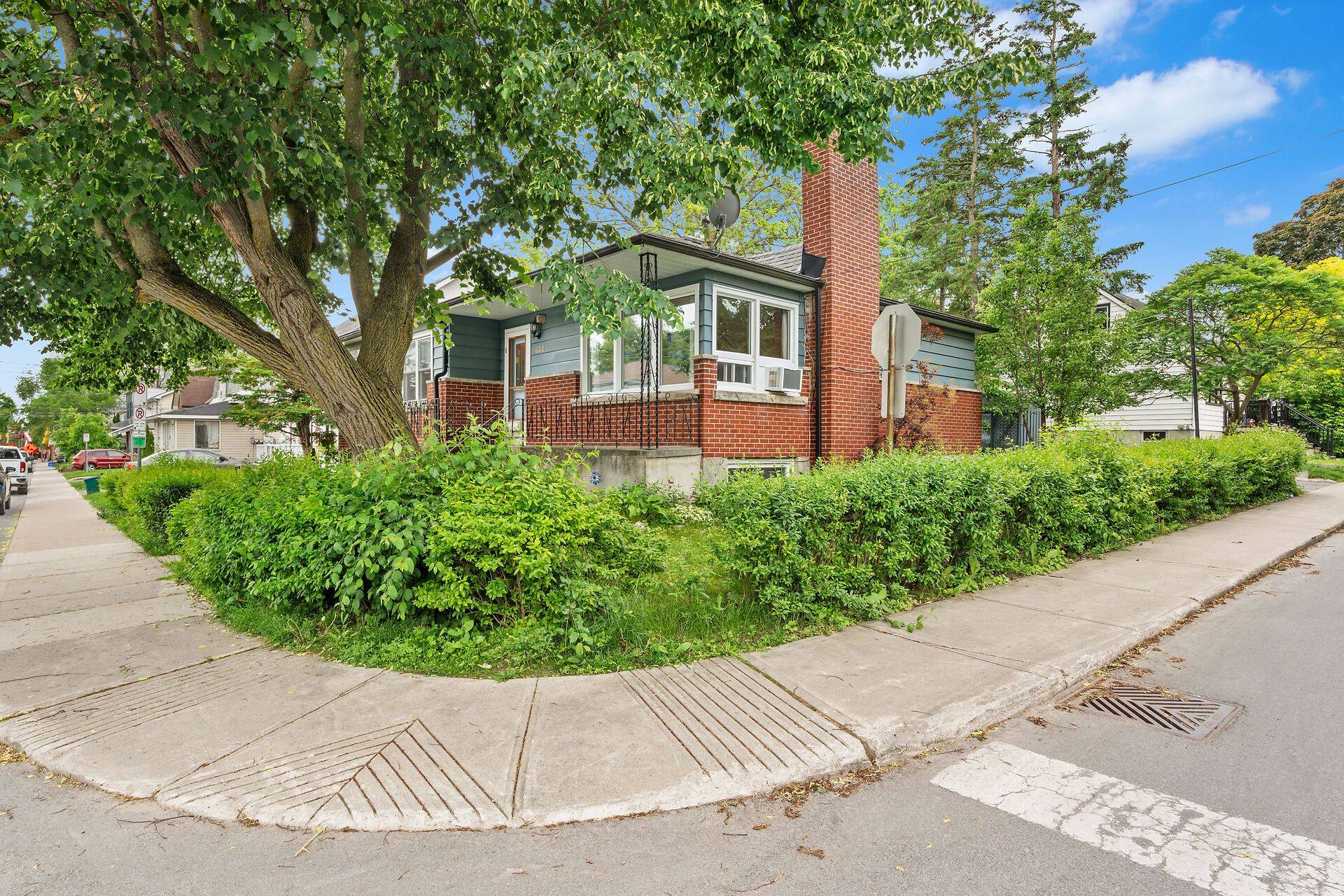 Kingston, ON K7K 4S4,644 Victoria ST