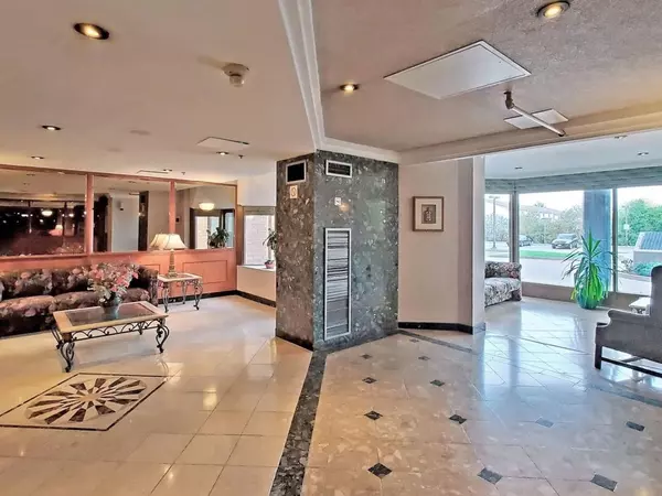 Toronto E07, ON M1V 5C5,88 Alton Towers CIR #905