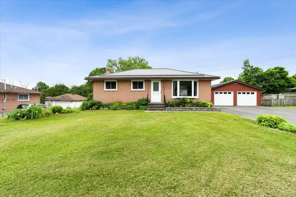 29 Barry RD, Quinte West, ON K8V 0M3