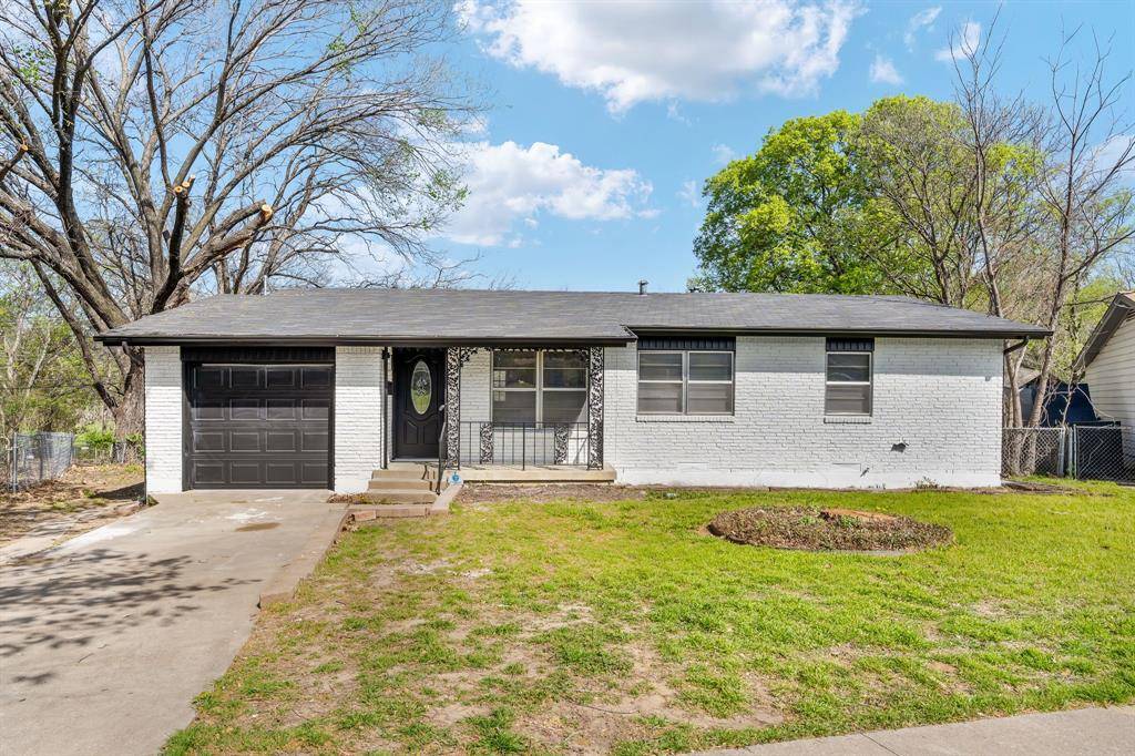 702 Hillside Drive,  Grand Prairie,  TX 75051