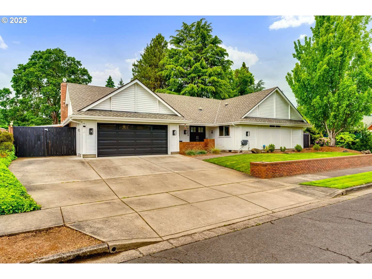 1253 ALFARETTA DR, Eugene, OR 97401
