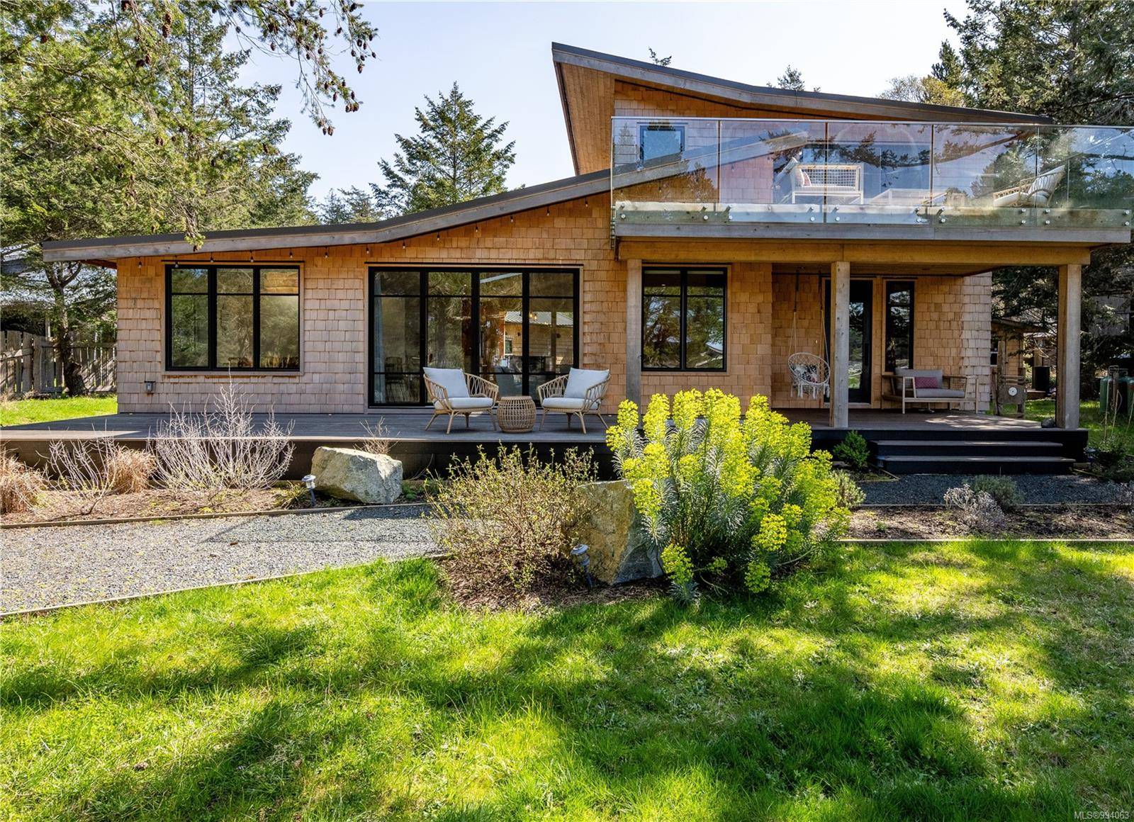 8180 Anderson Dr, Hornby Island, BC V0R 1Z0