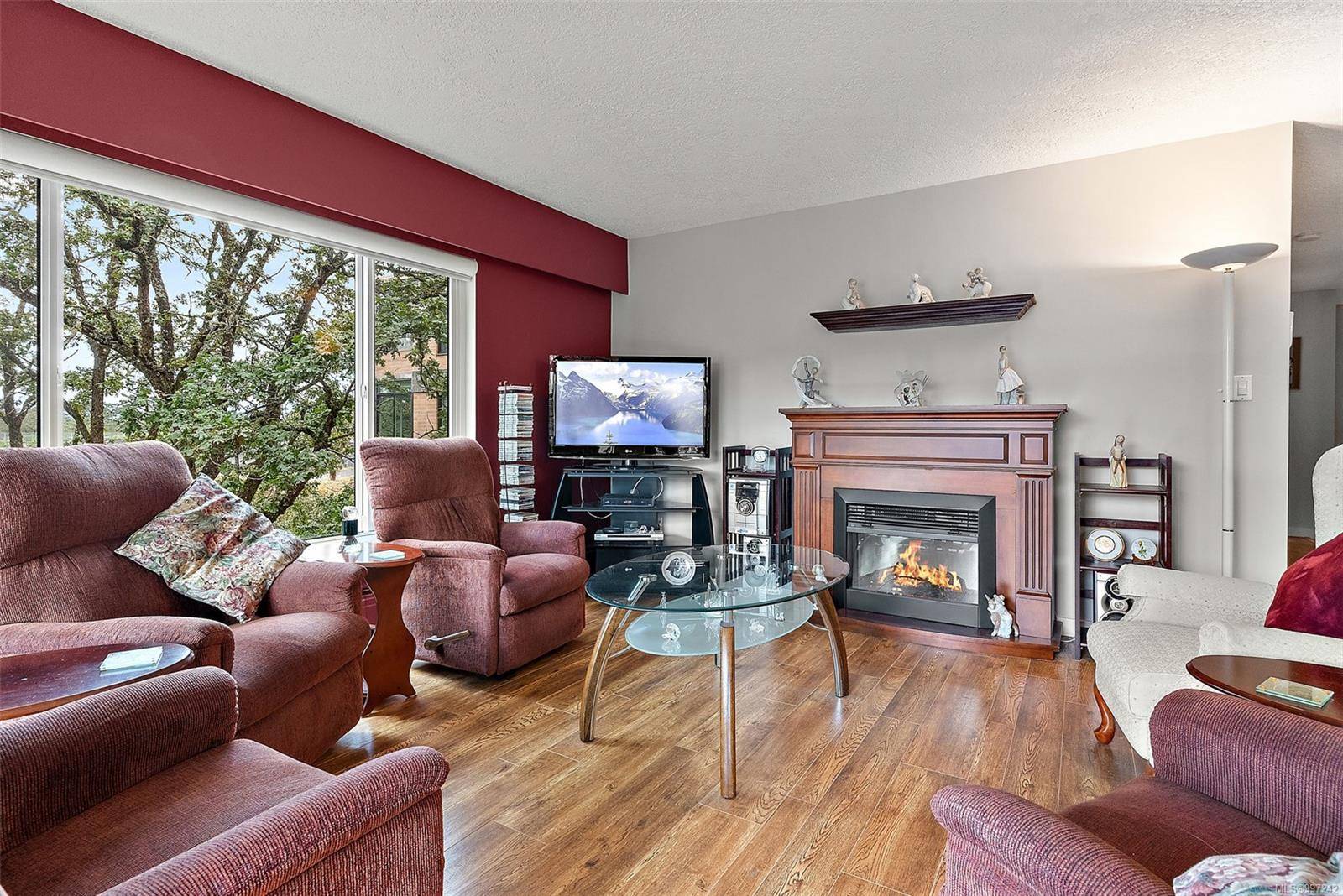 Victoria, BC V8T 3S7,2920 COOK St #404