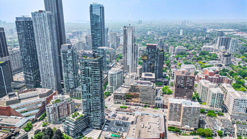 Toronto C02, ON M4W 0B1,1 Yorkville AVE #4111