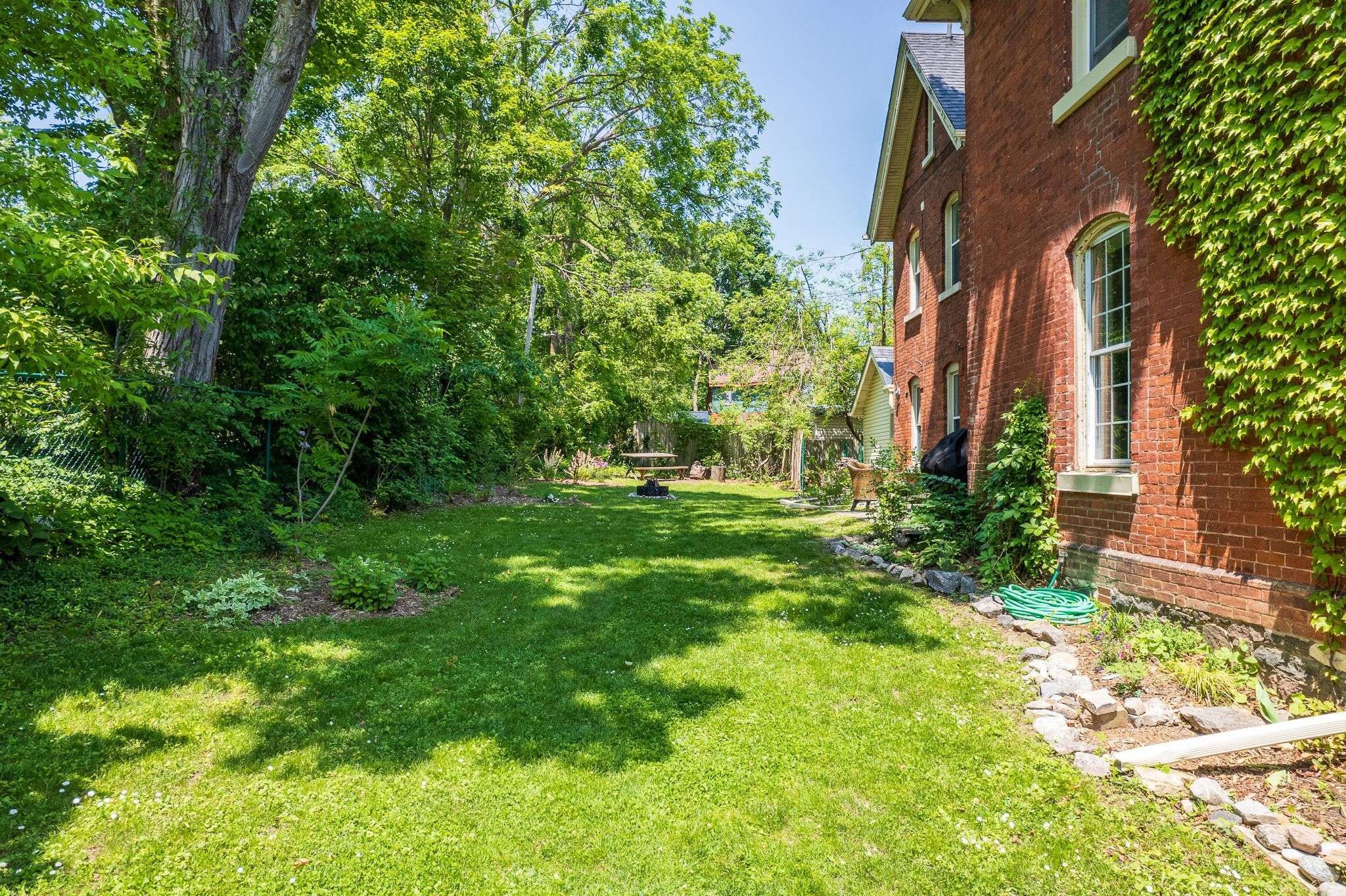 Orillia, ON L3V 1Z2,120 Brant ST E