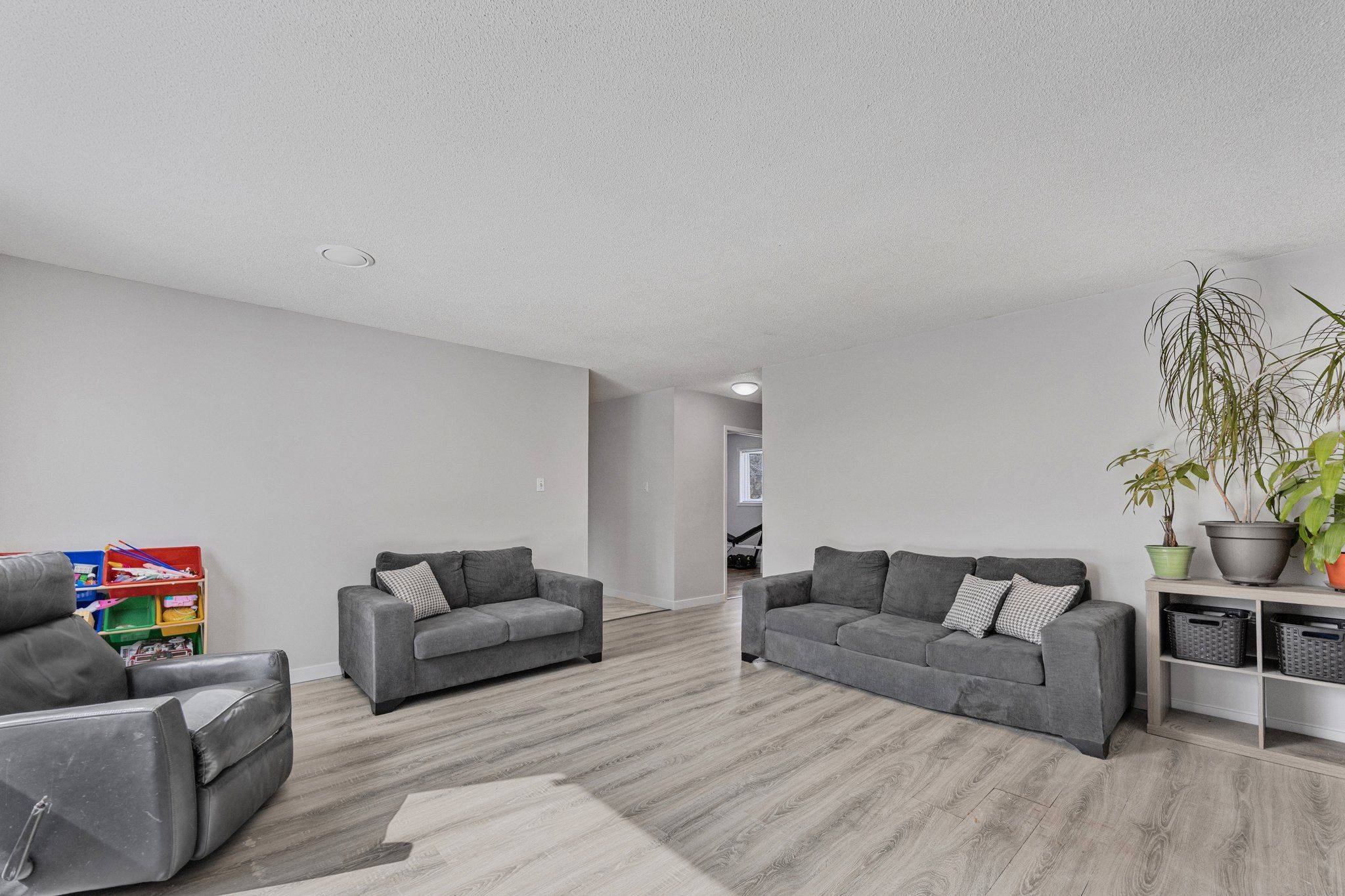 Tay, ON L0K 2A0,66 Vents Beach RD #Upper