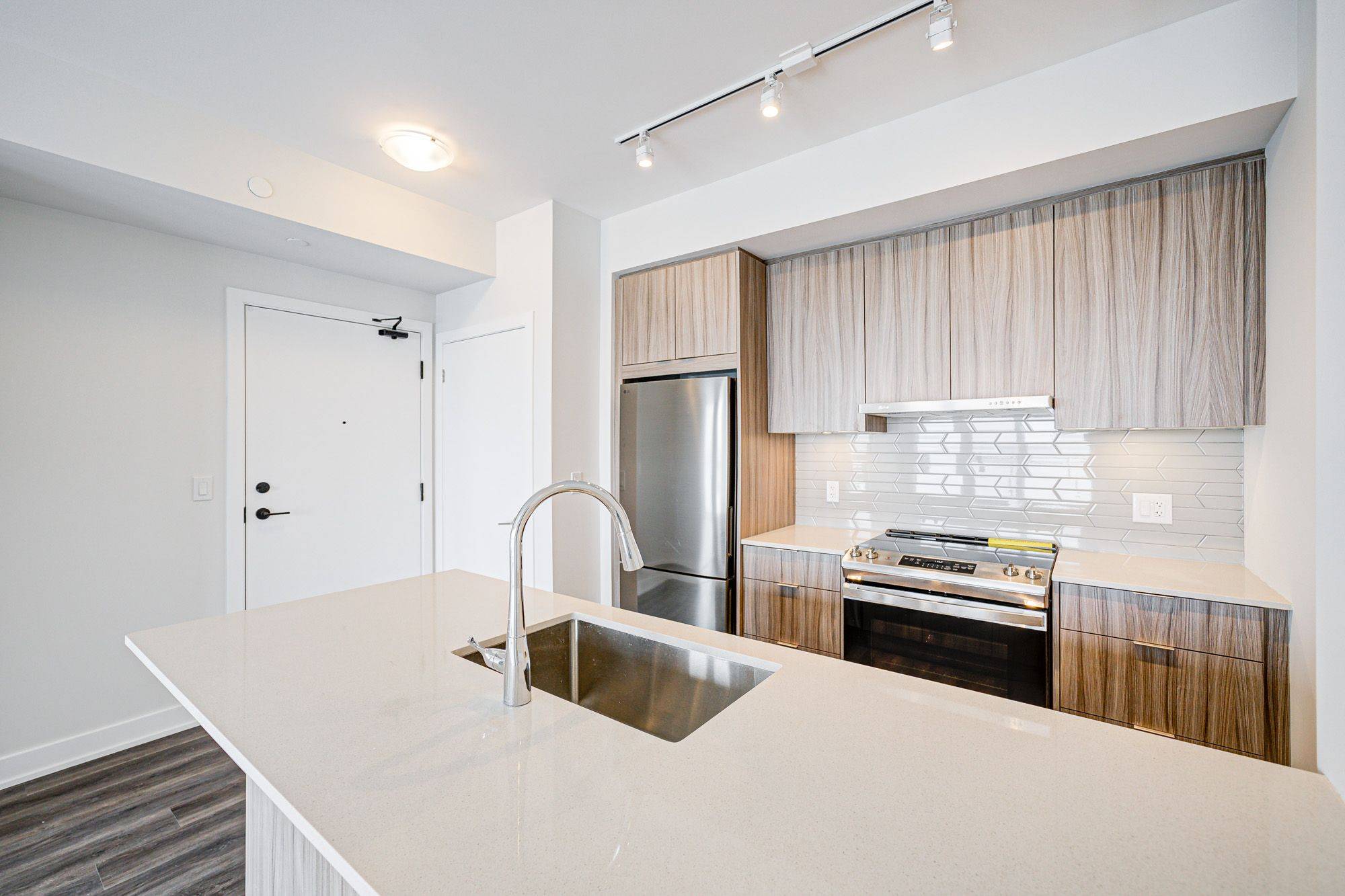Mississauga, ON L5B 0L6,430 Square One DR #4507