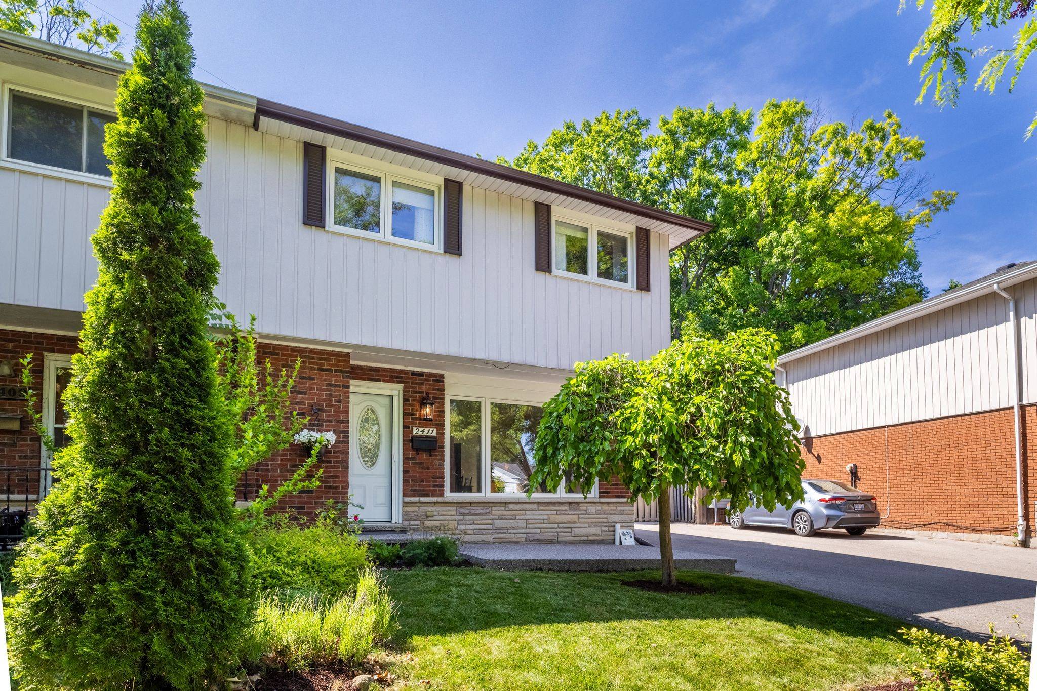 Burlington, ON L7P 1J6,2411 MOUNT FOREST DR