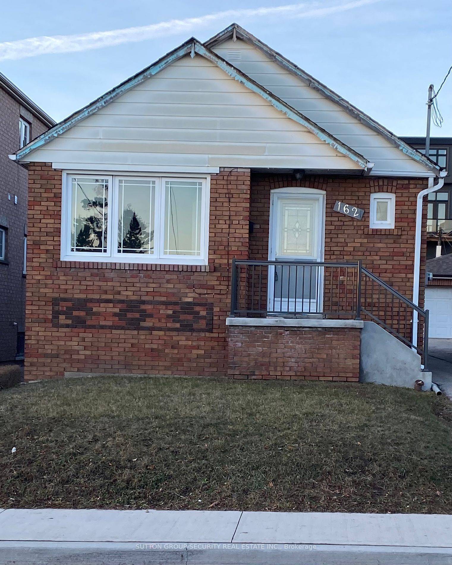Toronto W03, ON M6M 1K4,162 Donald AVE #Main Fl