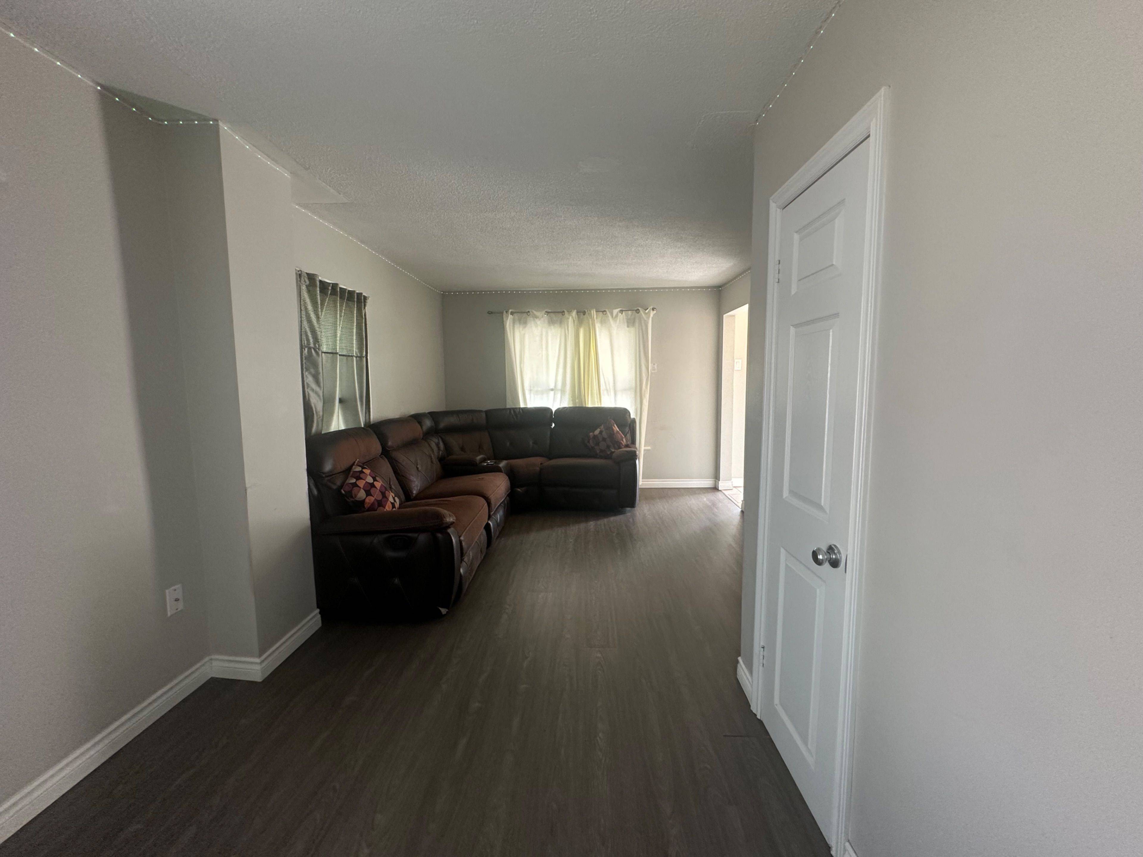 Niagara Falls, ON L2E 1E6,4699 Ryerson CRES
