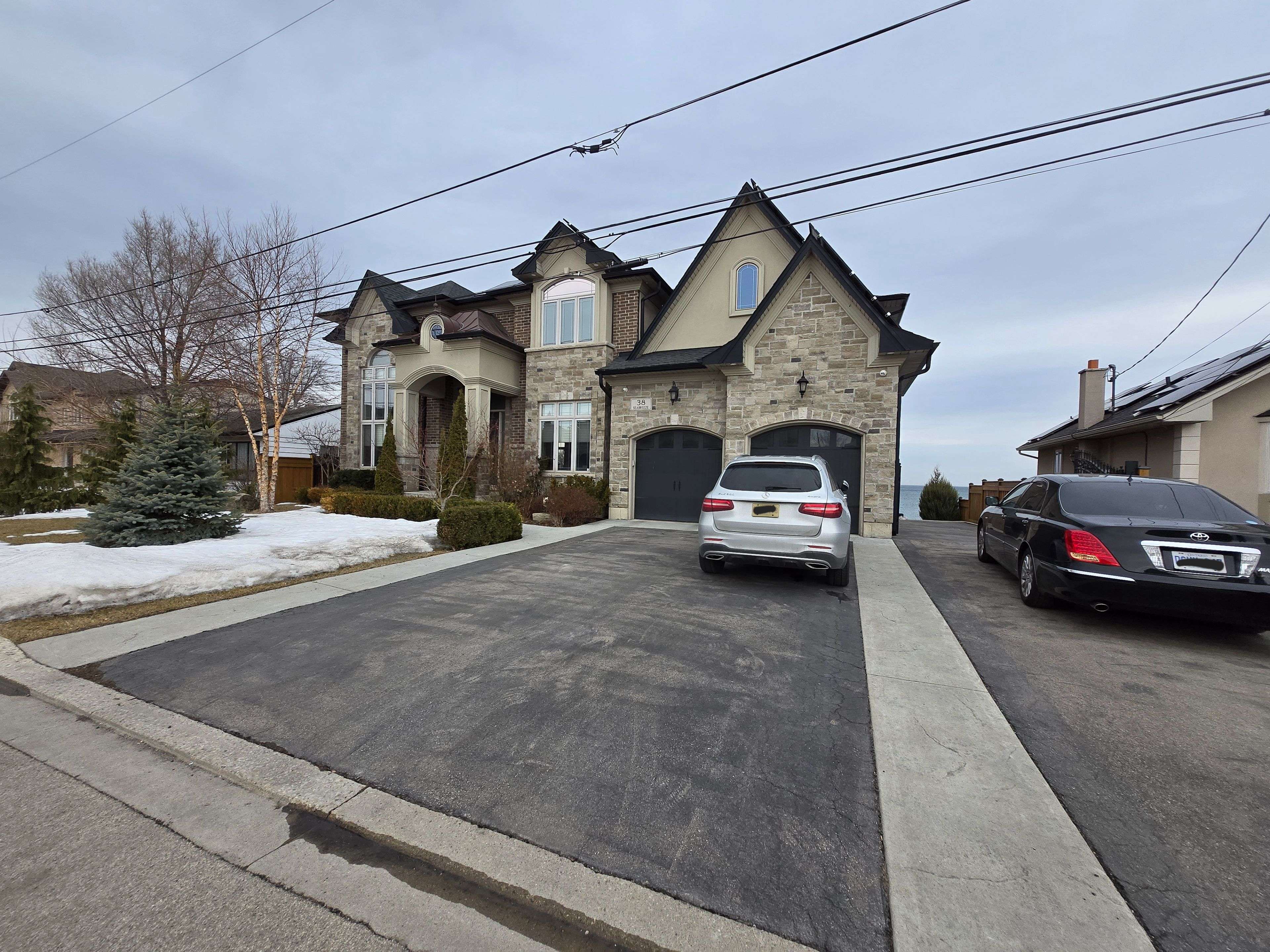38 Seabreeze CRES, Hamilton, ON L8E 5C9