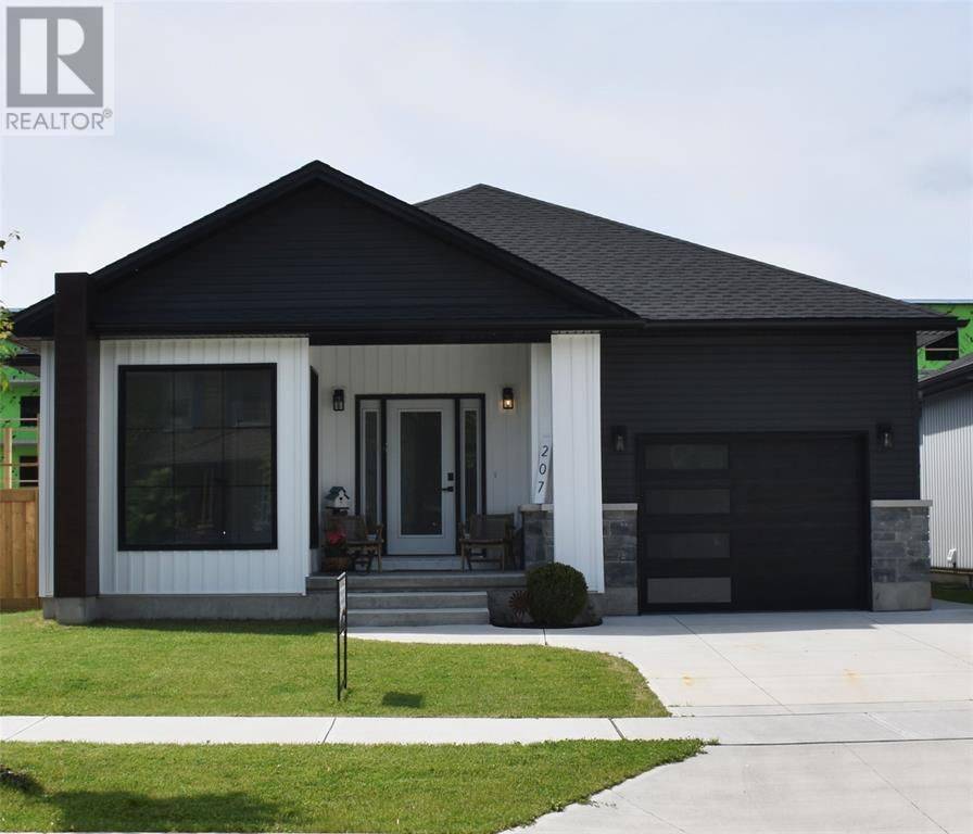 207 Essex ST, Sarnia, ON N7T 0C2