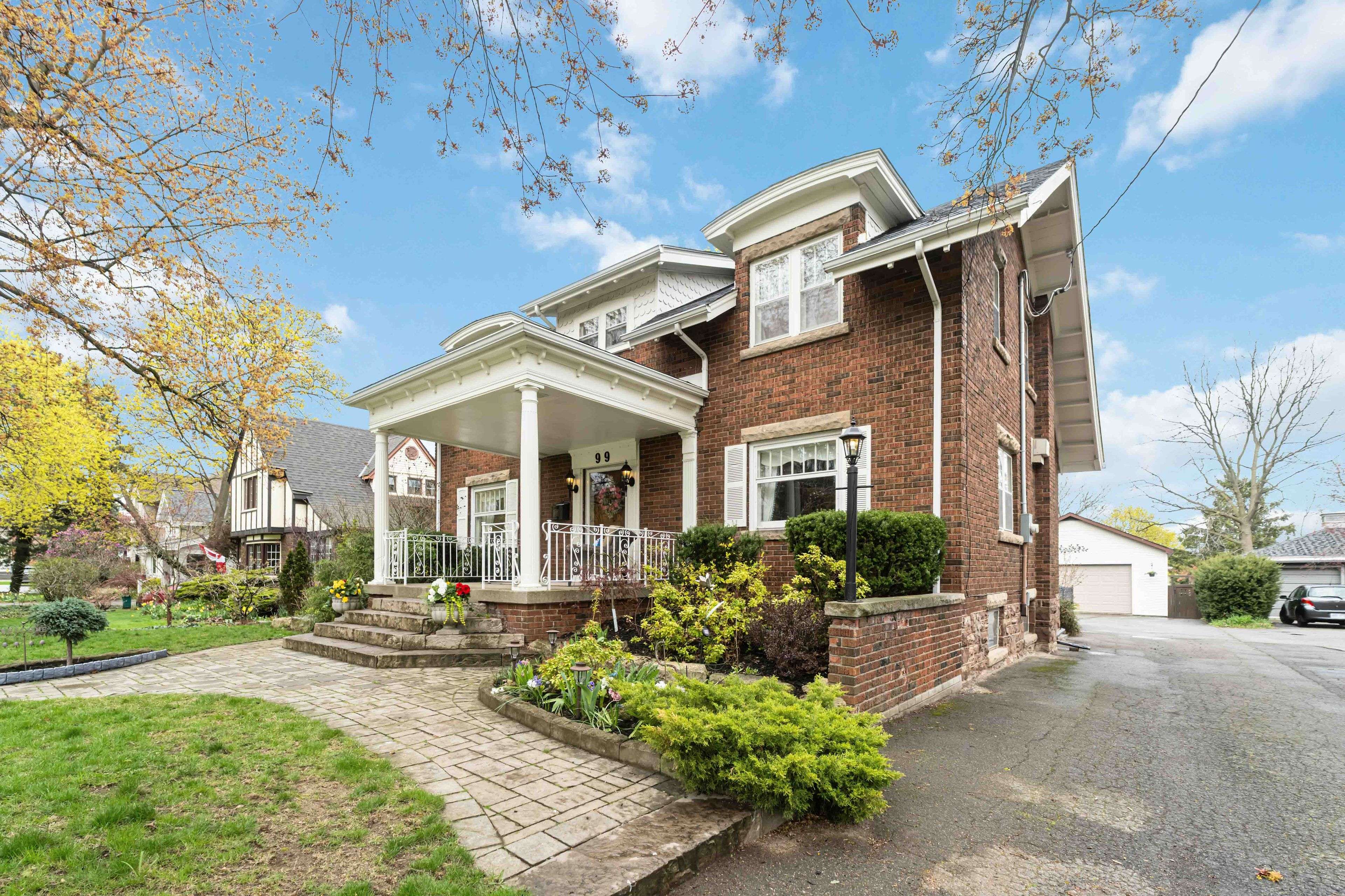 Grimsby, ON L3M 1N6,99 Main ST E