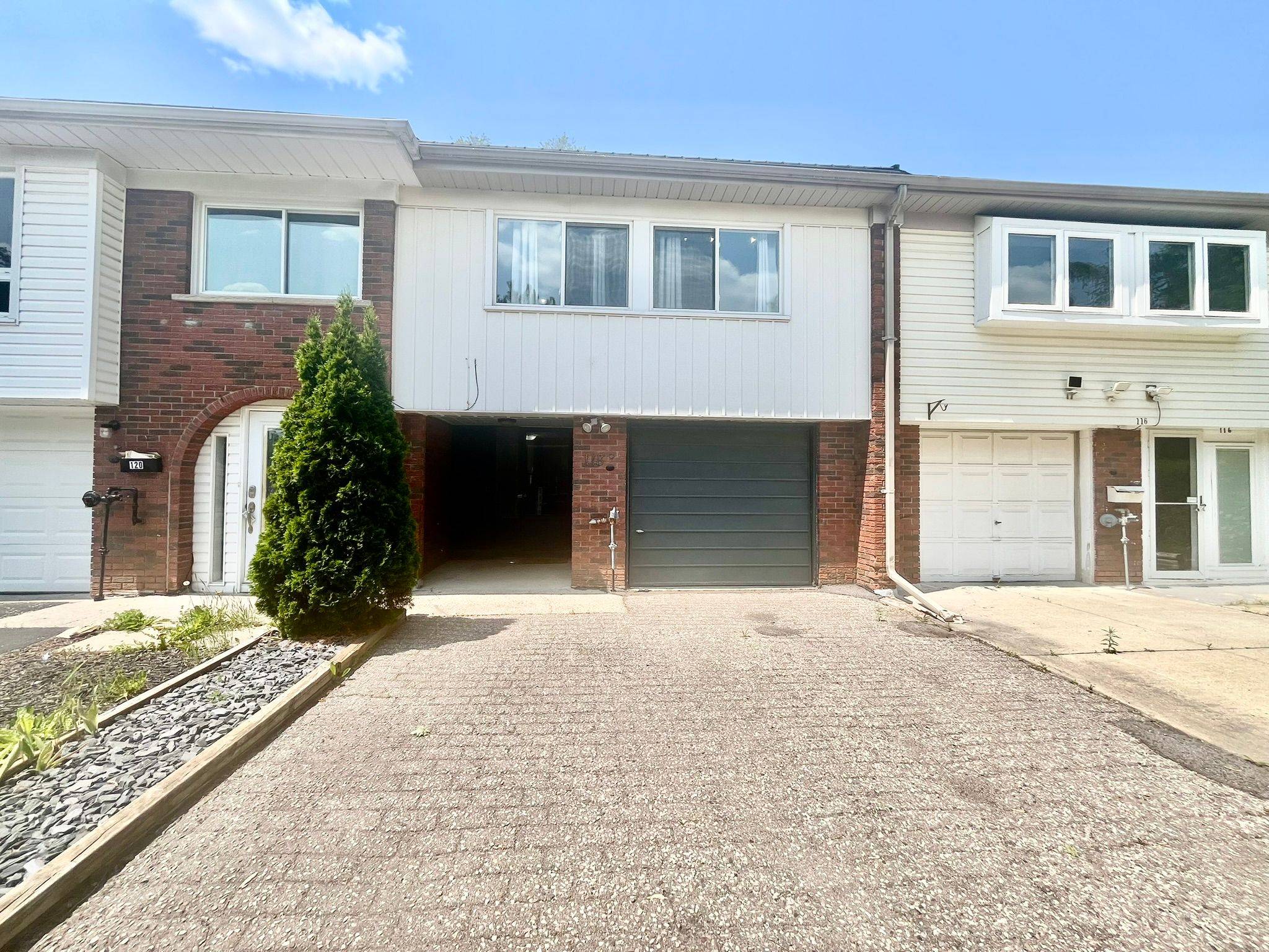 118 Overlea DR, Kitchener, ON N2M 1T1