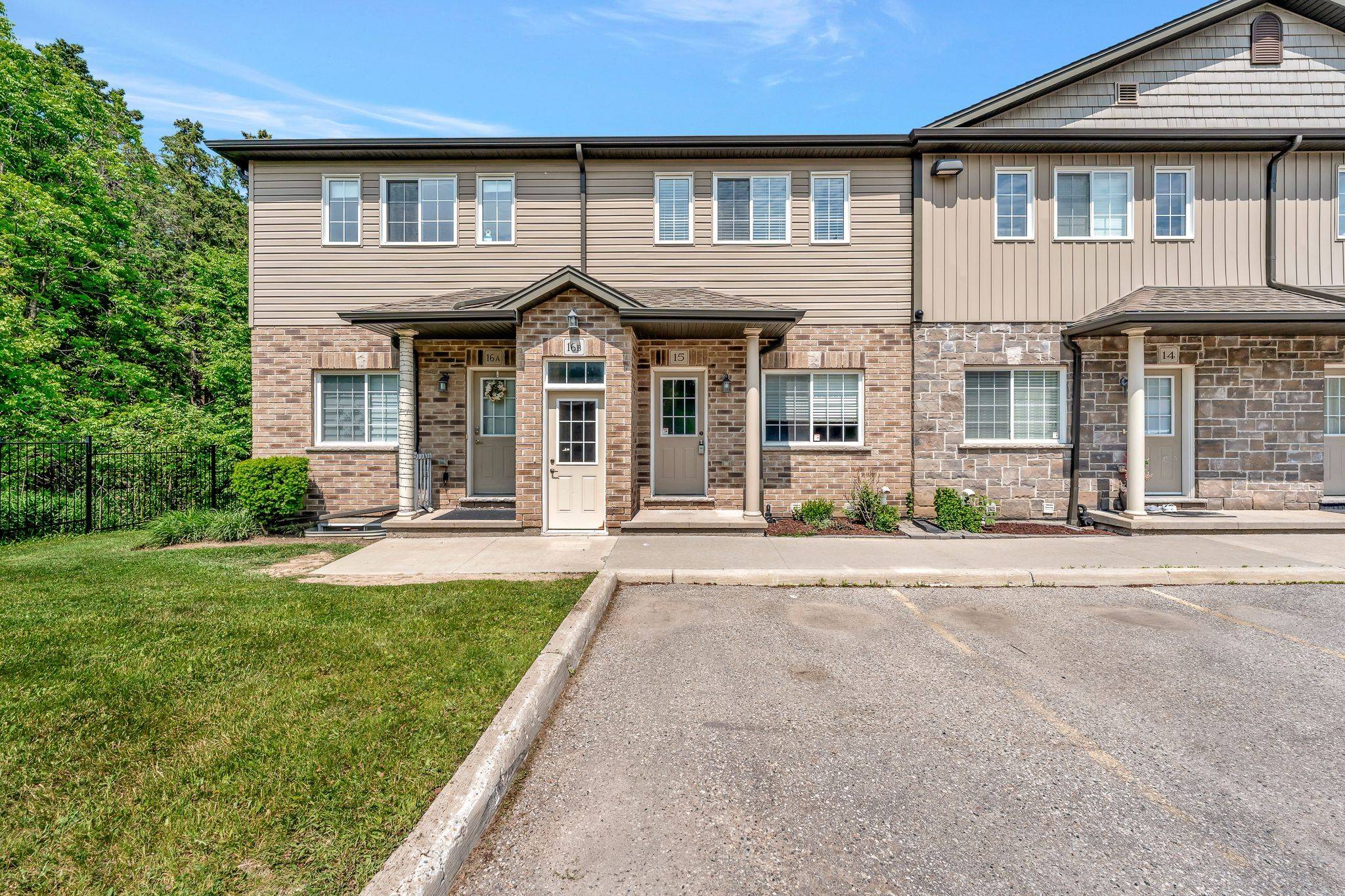 1180 Countrystone DR #15, Kitchener, ON N2N 0B9