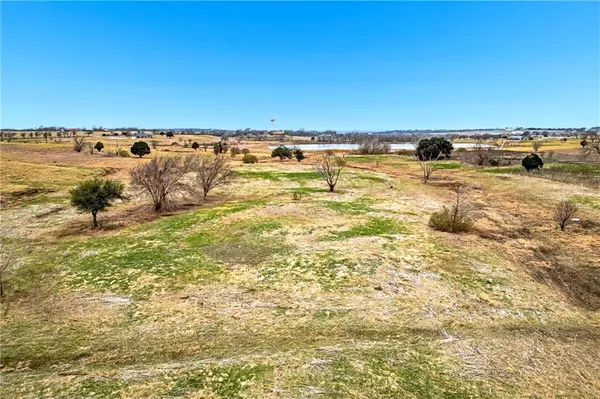 8070 N Lone Star Parkway, Moody, TX 76657
