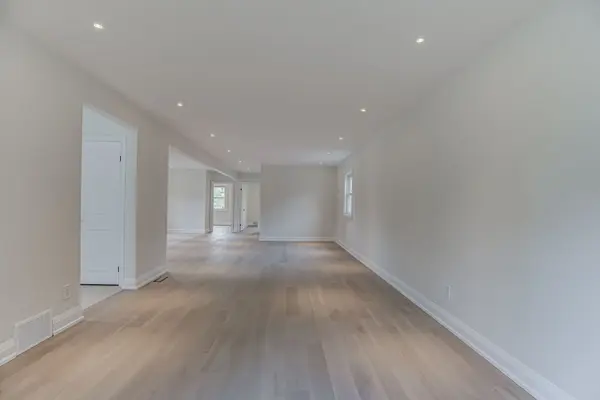 Toronto E04, ON M1R 4A6,2 Compton DR