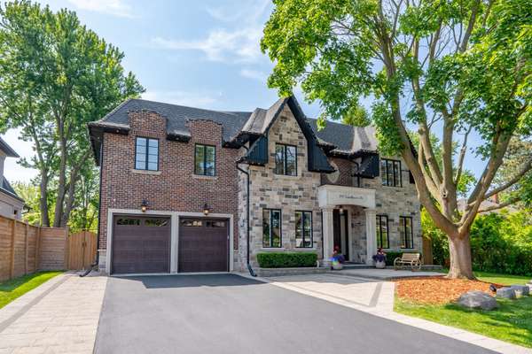 391 Sandhurst DR, Oakville, ON L6L 4L1