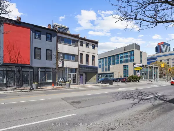 Hamilton, ON L8N 2C1,84 - 86 John ST S