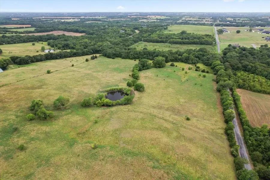 000 Eagle Point Road, Van Alstyne, TX 75495