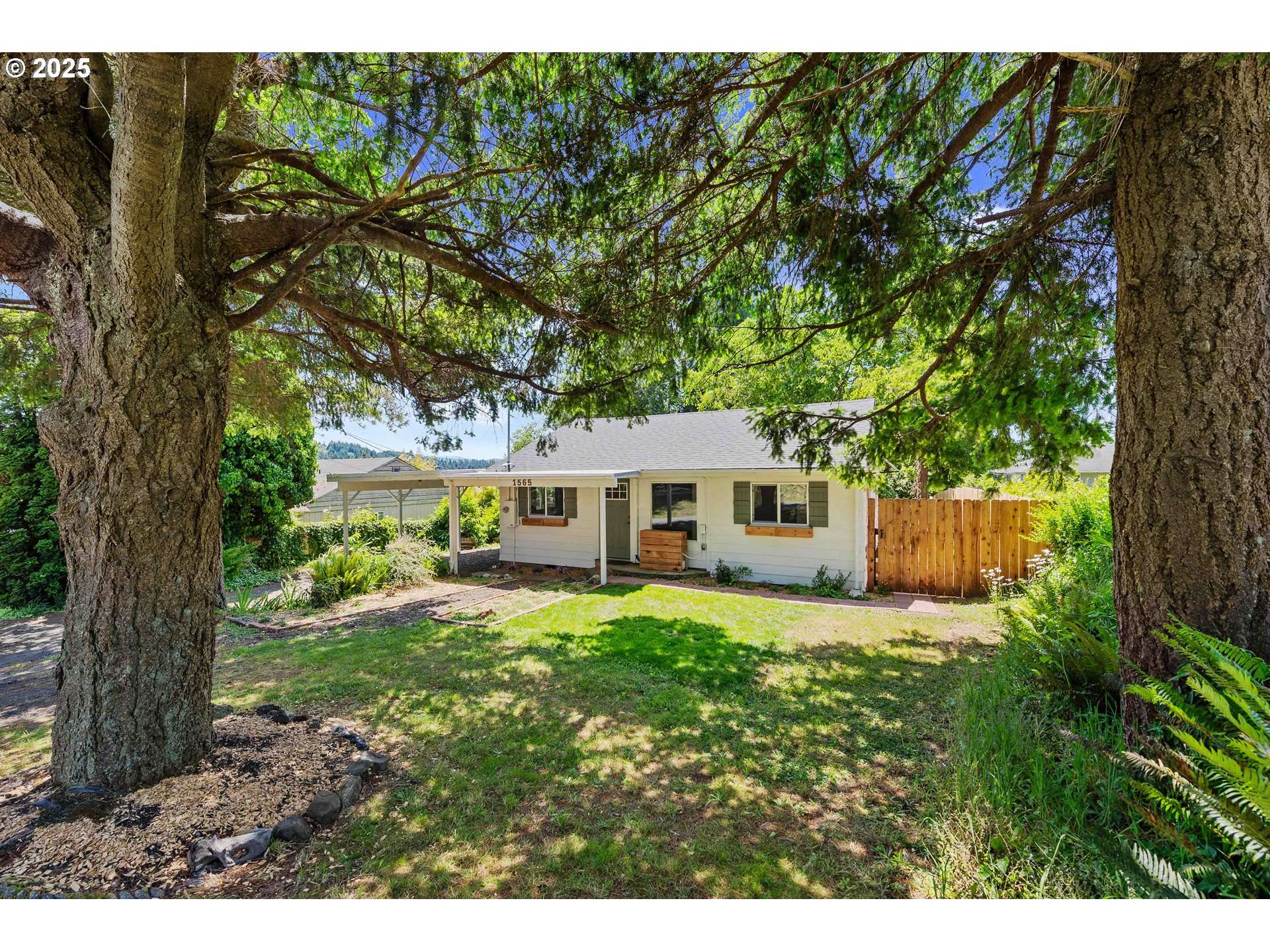 Coos Bay, OR 97420,1565 CALIFORNIA AVE