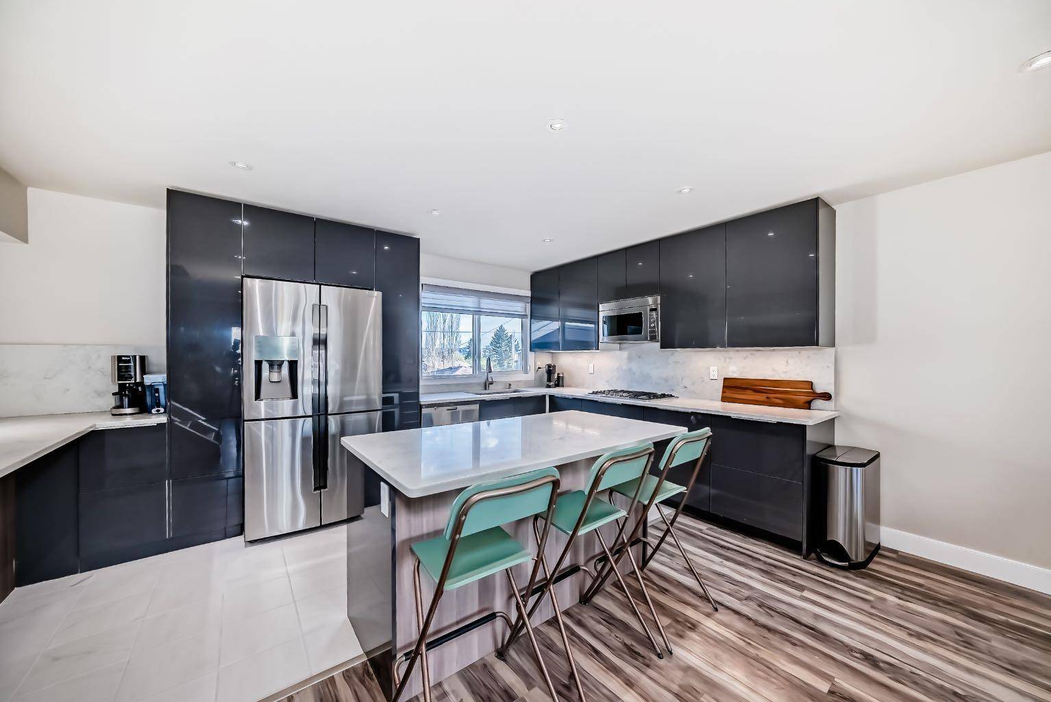 Calgary, AB T3B 3J2,6947 silver springs RD NW