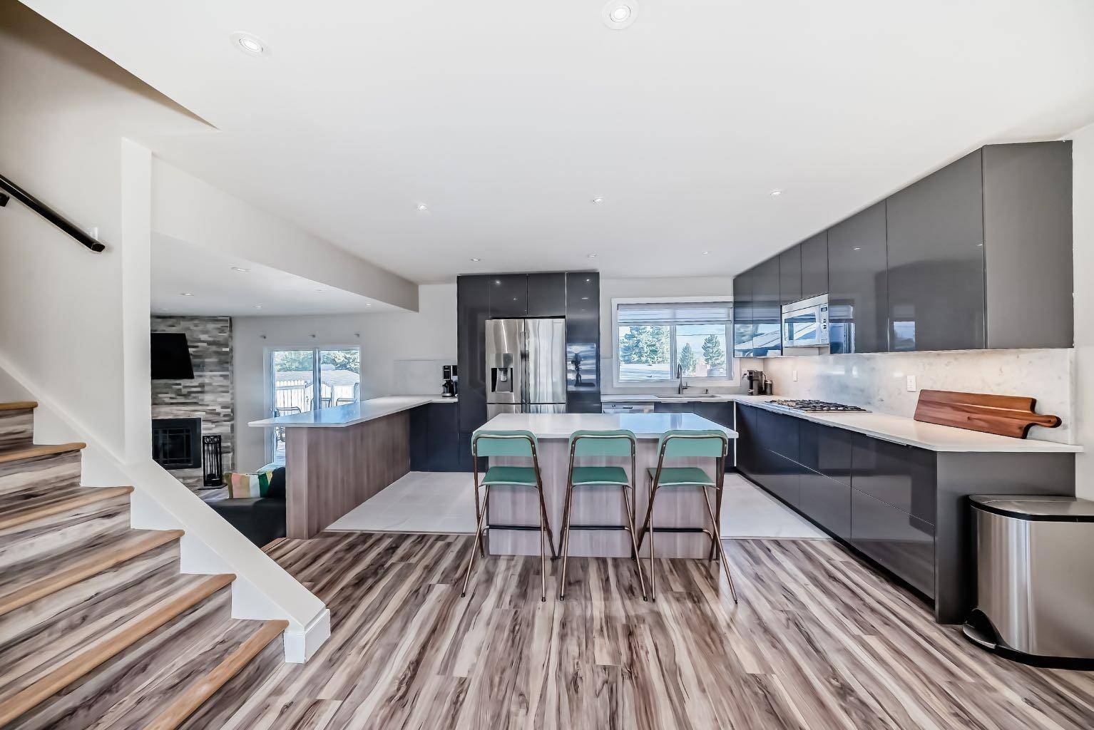 Calgary, AB T3B 3J2,6947 silver springs RD Northwest