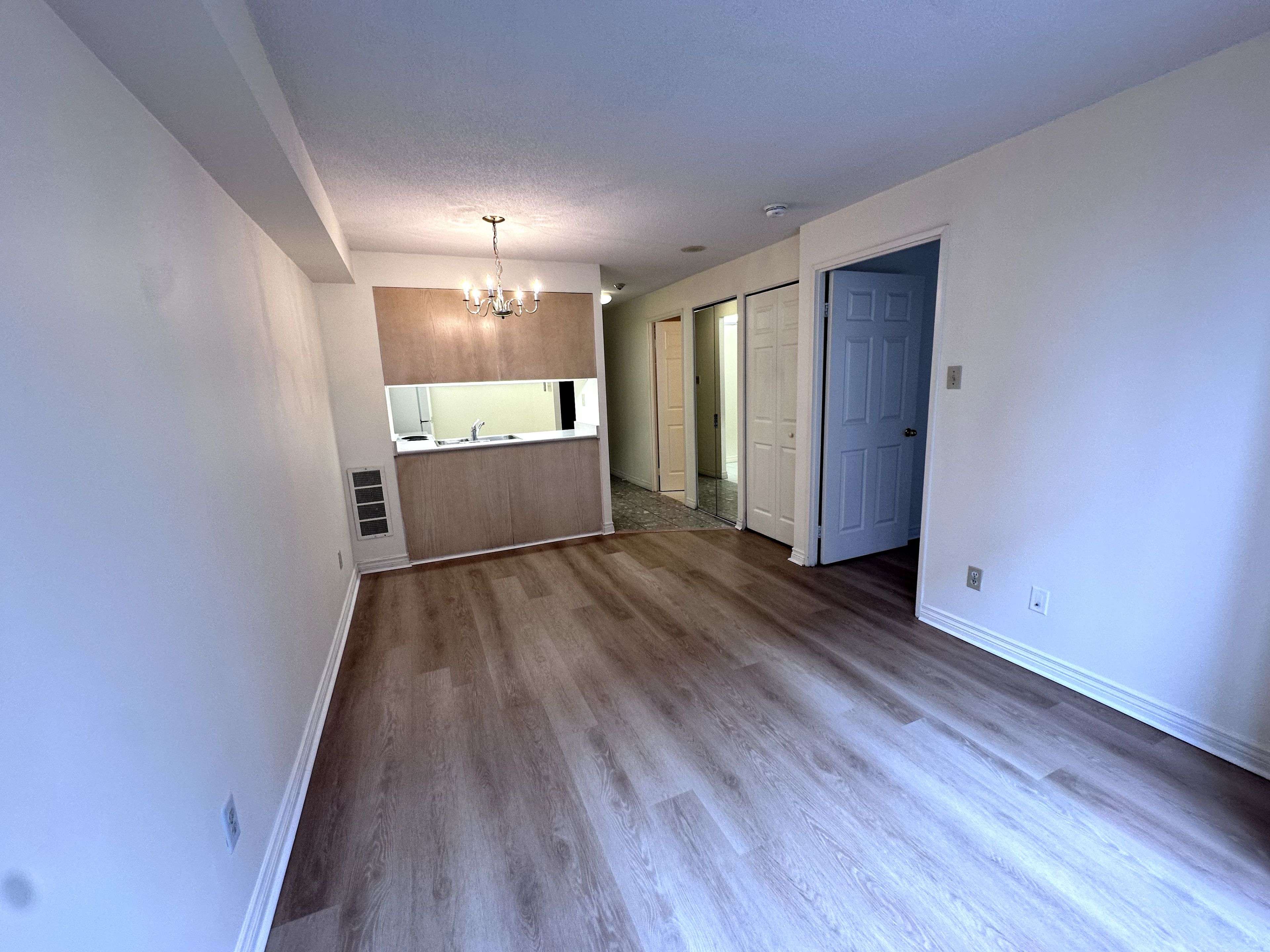 Toronto C01, ON M5G 1N6,736 Bay ST #501