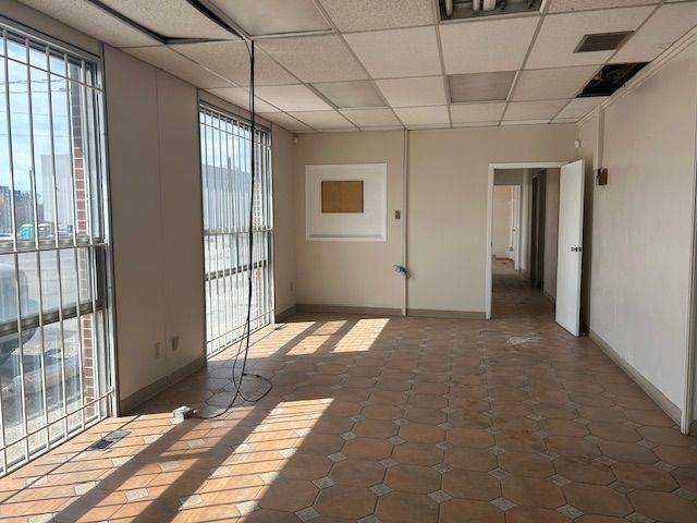 Toronto E09, ON M1P 3A5,12 Golden Gate CT #1