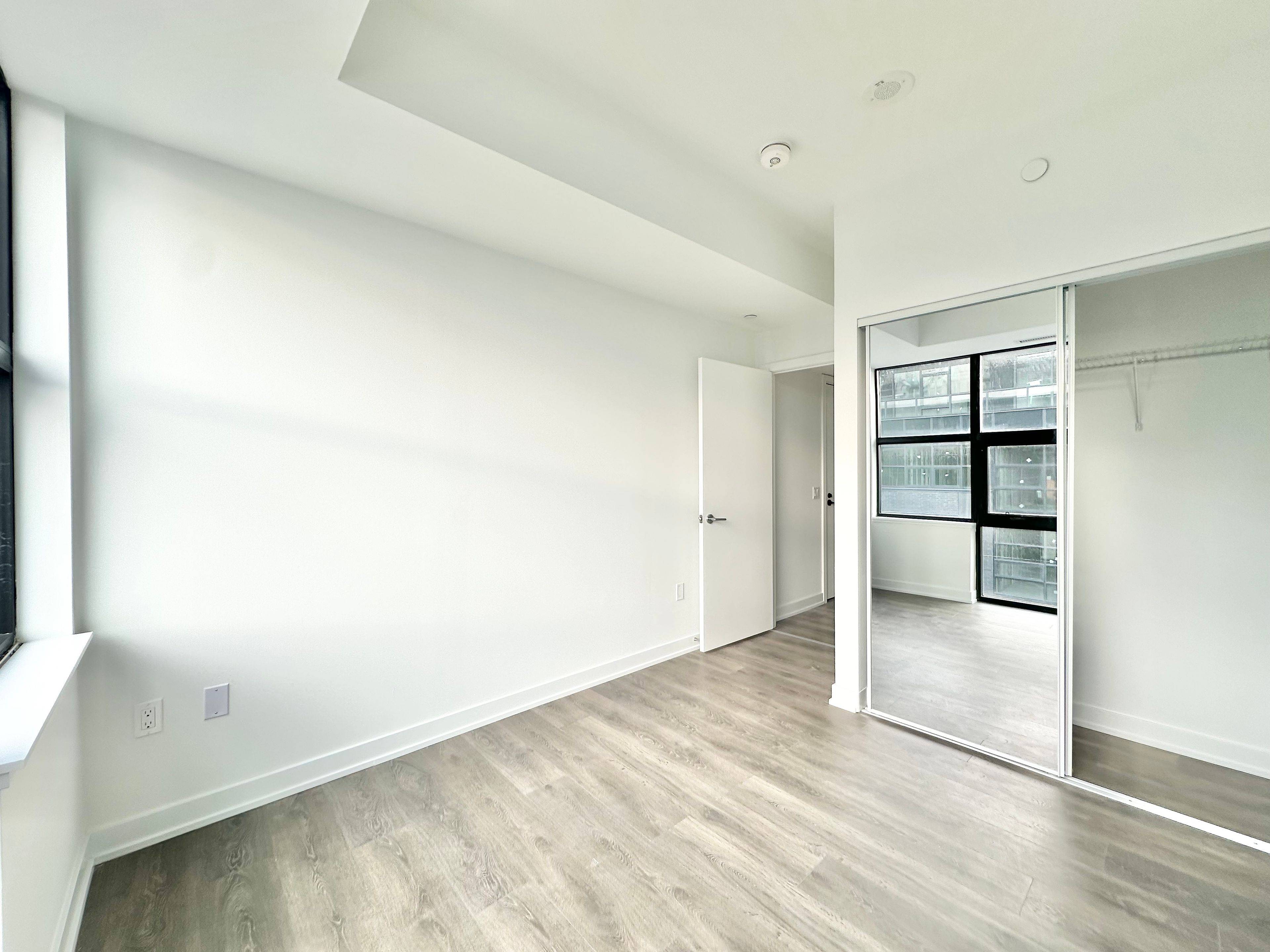 Whitby, ON L1N 0P3,1612 Charles St. ST #PH422 C