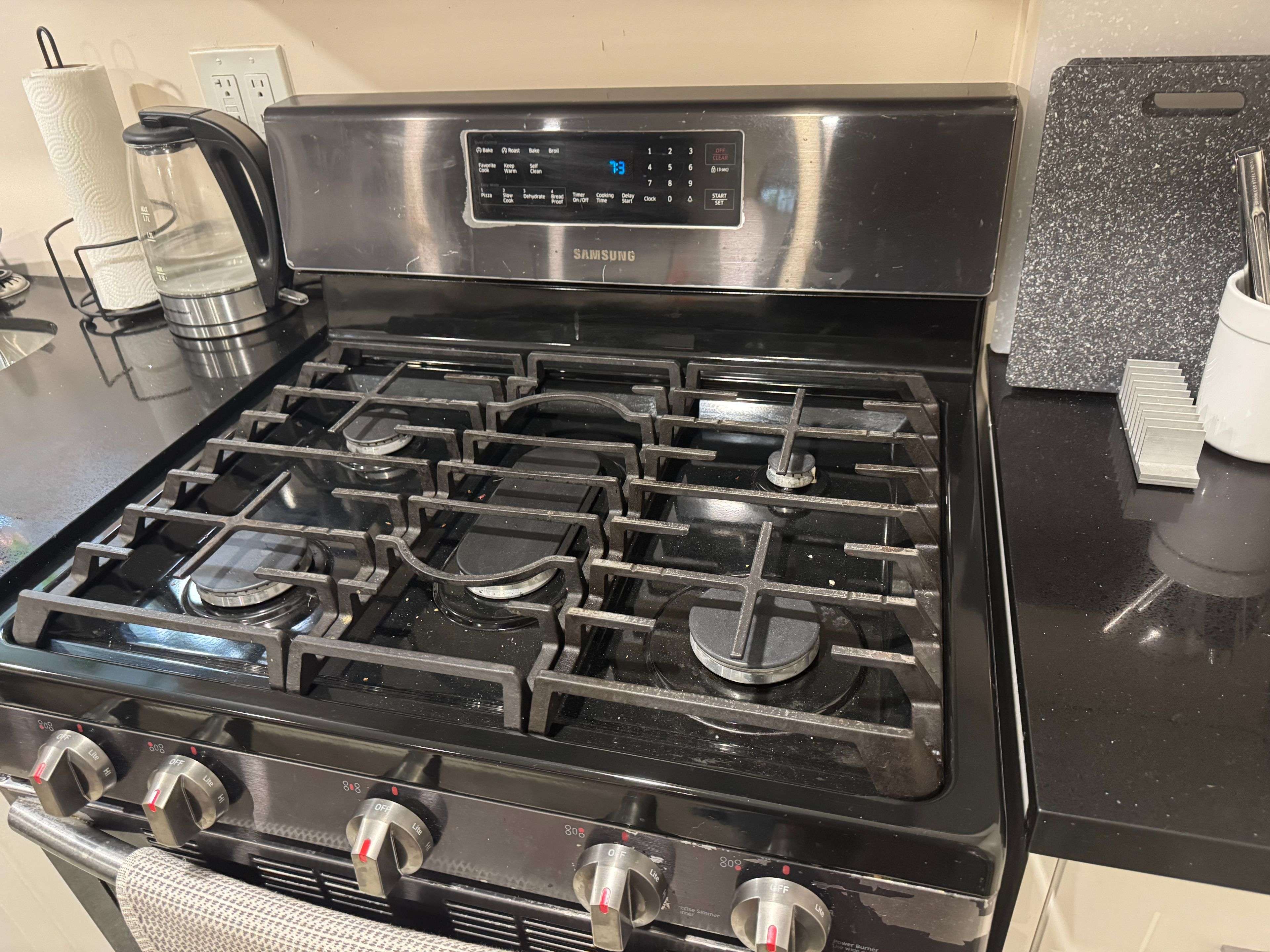 Pickering, ON L1H 1C7,841 Reytan BLVD #Apt B