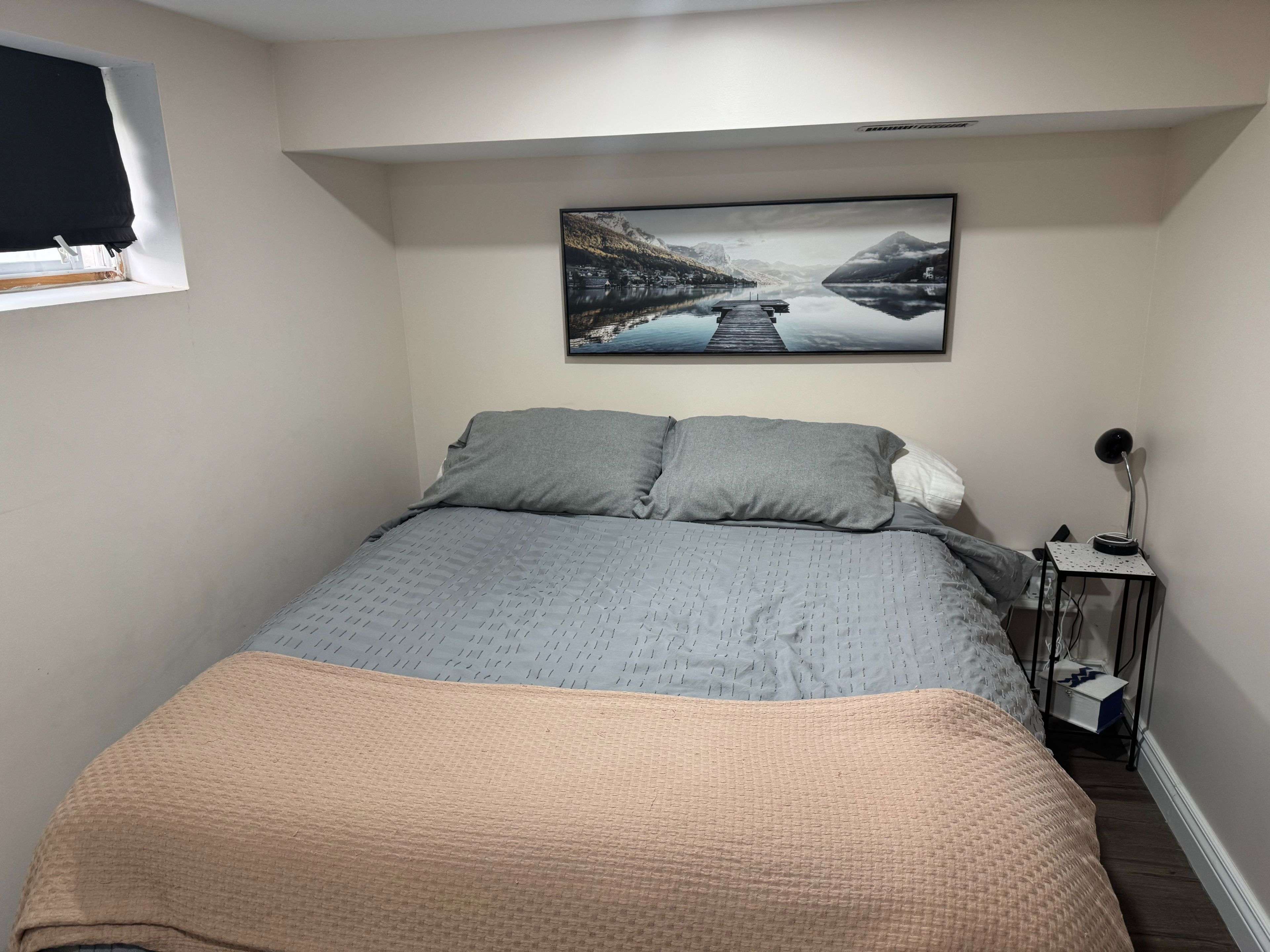 Pickering, ON L1H 1C7,841 Reytan BLVD #Apt B