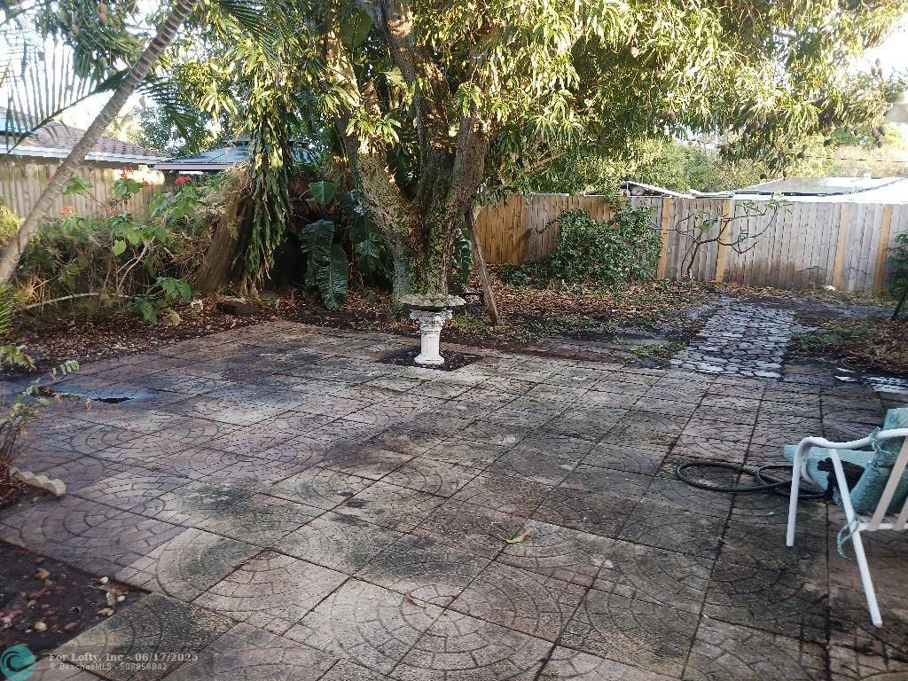 Pompano Beach, FL 33064,2588 NE 13th Ave