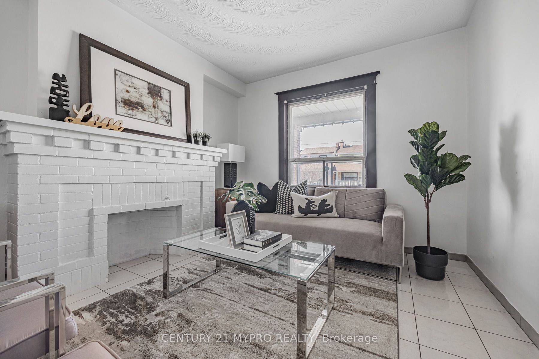 Toronto W03, ON M6E 3P8,1943 Dufferin ST