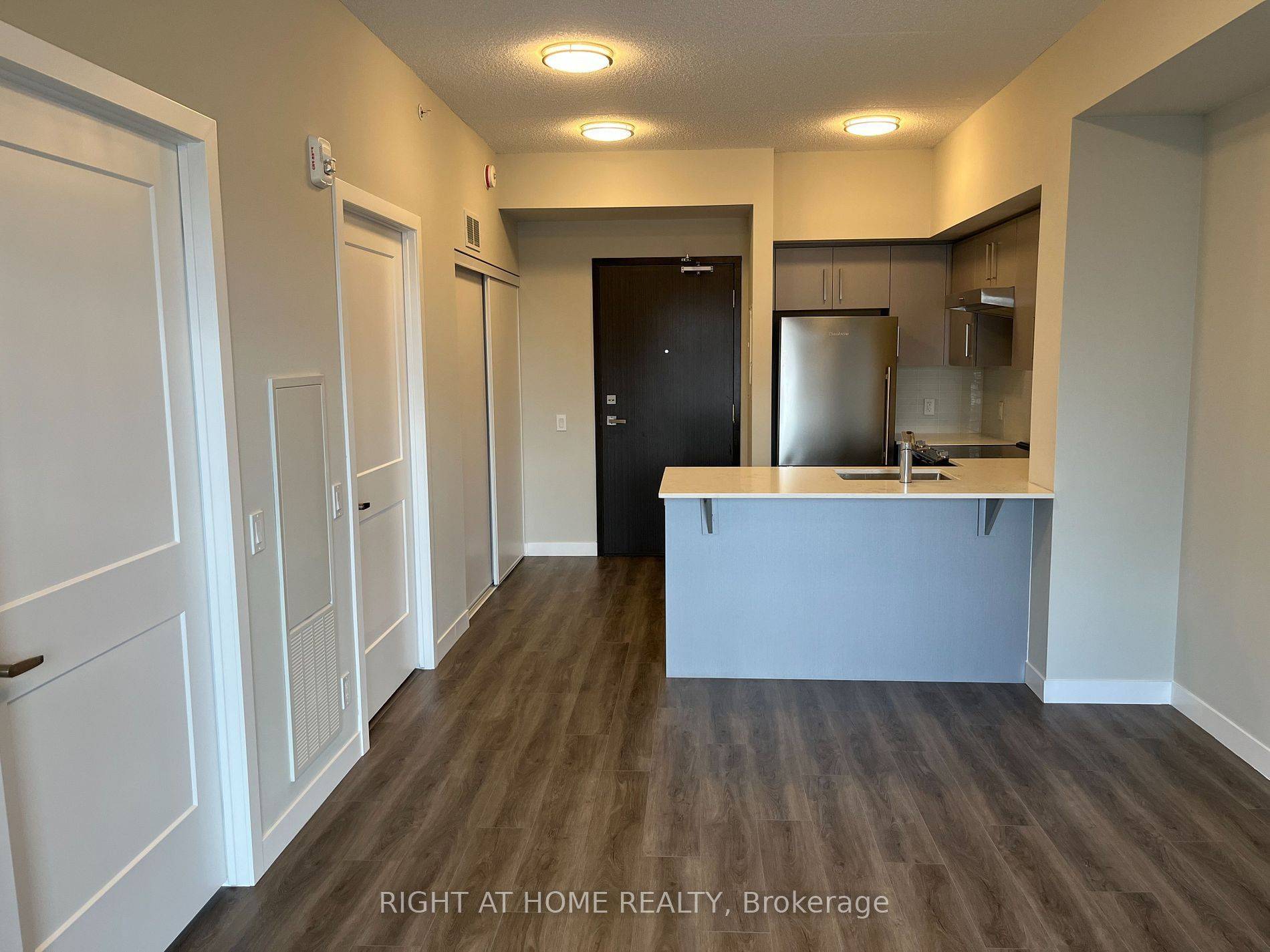 15 Queen ST S #1713, Hamilton, ON L8P 0C6