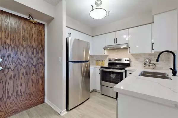 Richmond Hill, ON L4B 0A2,23 Oneida CRES #712