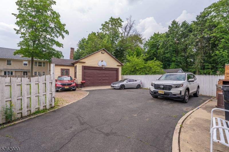 Plainfield City, NJ 07060,692 W 8Th St