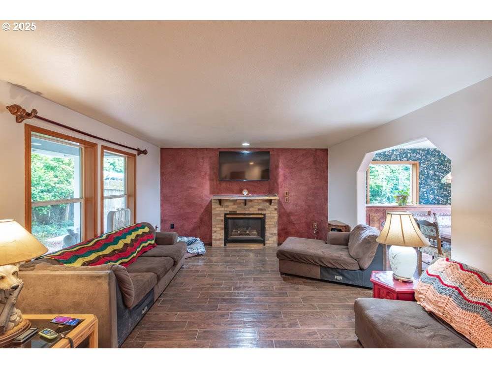 Oregon City, OR 97045,609 VAN BUREN ST