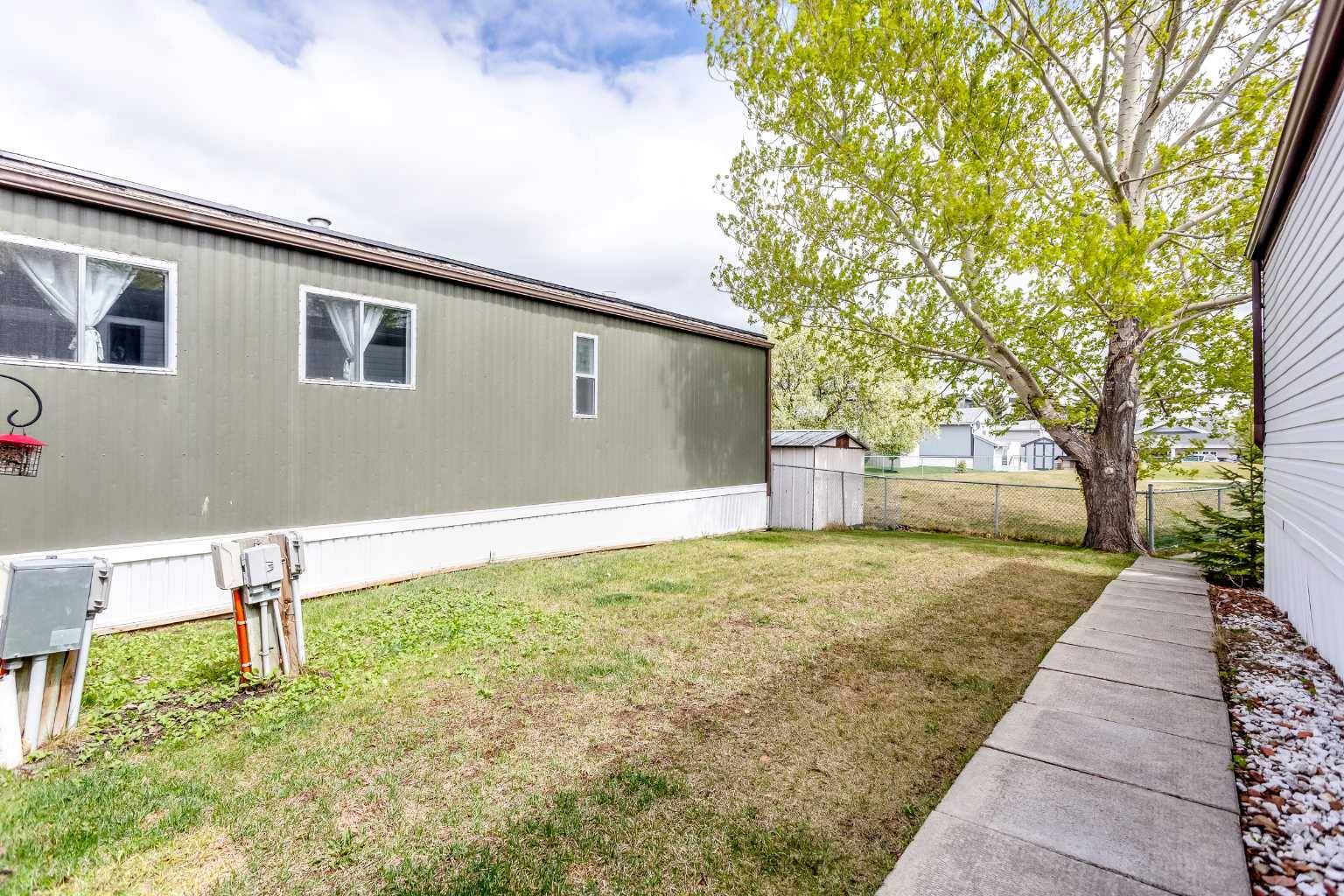 Calgary, AB T3G 4E4,99 Arbour Lake RD NW #111