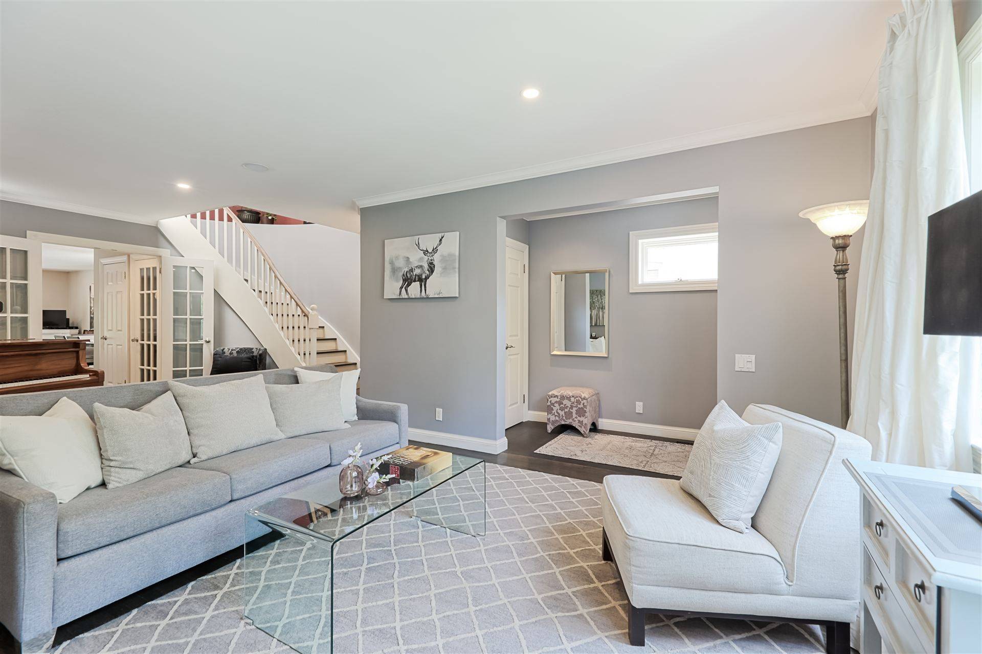 Toronto C11, ON M4G 1Z9,27 Cameron CRES